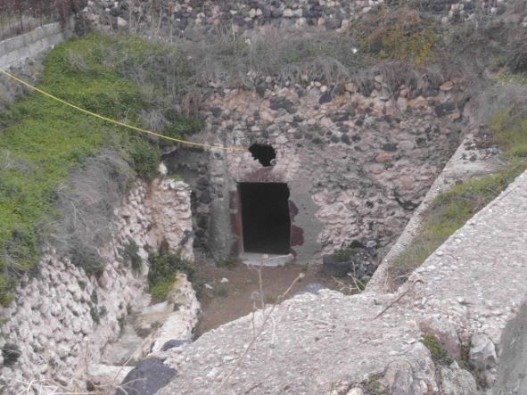 Die bewohnbare Erdhöhle als Attraktion im Hinterland von Emporio begeistert uns